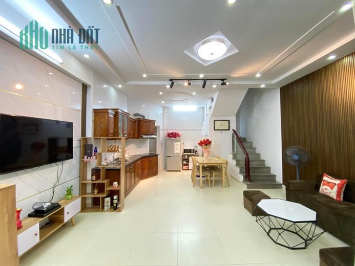 Bán nhà ngõ 100 Tiền Phong, 40m x 3.5 tầng GIÁ rẻ chỉ 1.88 tỉ ngõ cực nông, nhà đẹp