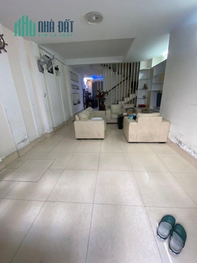 chính chủ gấp bán nhà đường tân sơn nhì, hẻm xe hơi, 57m2 chỉ 6 tỷ, nhà 2 giếng trời mát mẻ