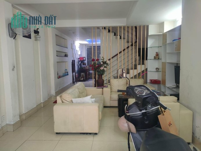 chính chủ gấp bán nhà đường tân sơn nhì, hẻm xe hơi, 57m2 chỉ 6 tỷ, nhà 2 giếng trời mát mẻ