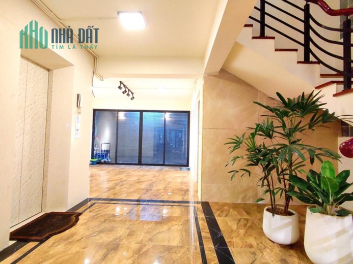 7 TẦNG THANG MÁY PHỐ TRUNG KÍNH CẦU GIẤY 68M Ô TÔ TRÁNH  KD SẦM UẤT CHỈ 16 TỶ LH 0817606560