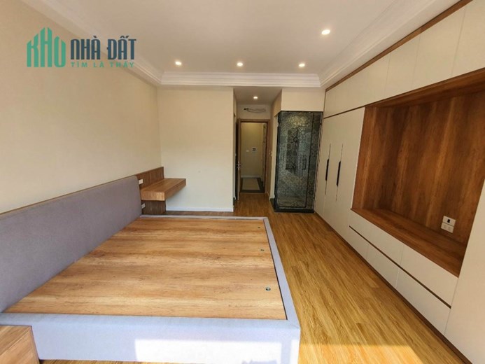 BÁN NHÀ SIÊU ĐẸP PHỐ NGUYỄN SƠN, LONG BIÊN, 6 TẦNG THANG MÁY XỊN XÒ, GARA Ô TÔ.