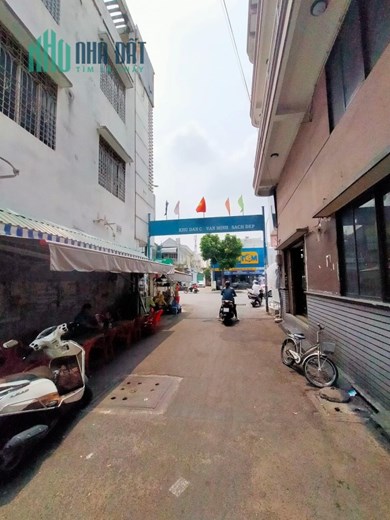 chính chủ bán nhà 2  tầng đường lũy bán bích, hẻm ô tô, 67m2 chỉ 5.6 tỷ, giáp tân bình
