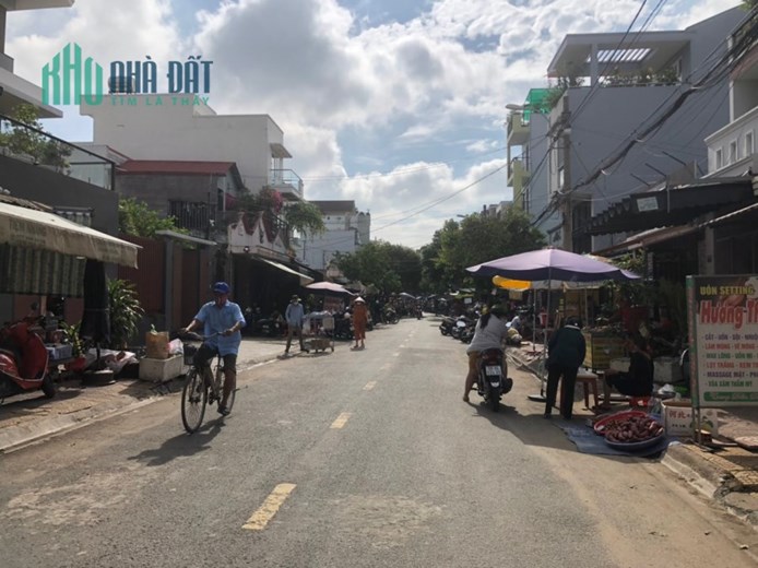 Nhà mặt tiền đường 13 phước bình DT 87m cấp 4 giá tốt