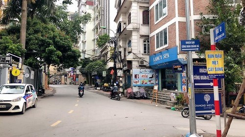 BÁN BIỆT THỰ 4 TẦNG PHỐ TÔ NGỌC VÂN 180M MT 15M GIÁ 87 TỶ
