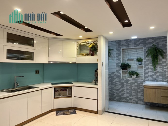 Bán nhà Mặt tiền đường Nguyễn Lộ Trạch, Quận Hải Châu. Nhà 4 tầng, DT 84 m2. Đường 7,5 m. Phố đi bộ