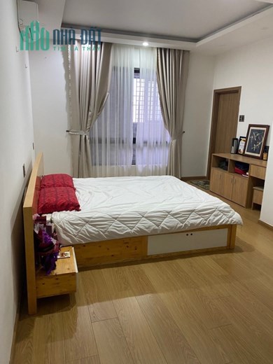 Bán nhà Mặt tiền đường Nguyễn Lộ Trạch, Quận Hải Châu. Nhà 4 tầng, DT 84 m2. Đường 7,5 m. Phố đi bộ
