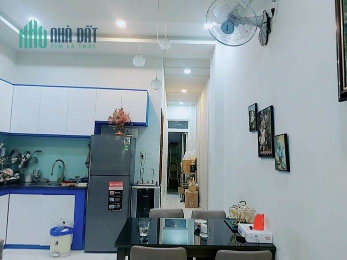 Bán Nhà Út Tịch - 45m2 - 3 tầng - Hẻm 6m XH vô nhà