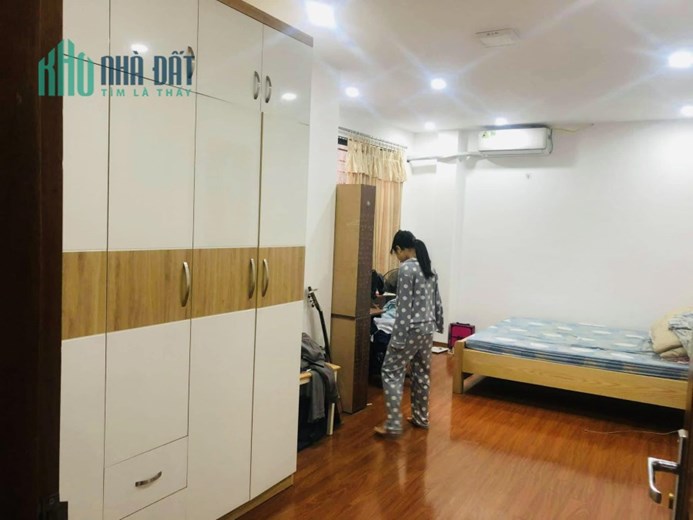 GIA ĐÌNH TÔI CẦN BÁN CỰ LỘC 43m2, Gía 5,5 tỷ