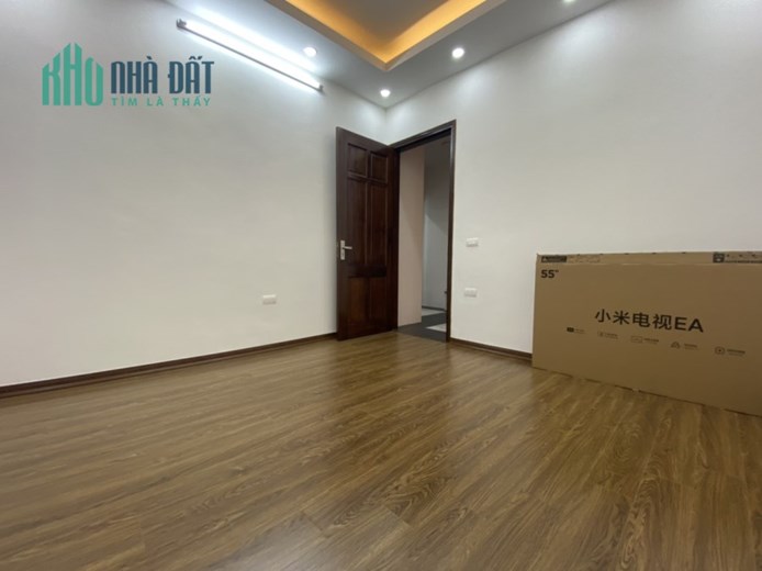 Gia Đình cần BÁ N nhà cạnh phố Bà Triệu, mặt phố kinh doanh, ô tô vào nhà, 6PN, 5T