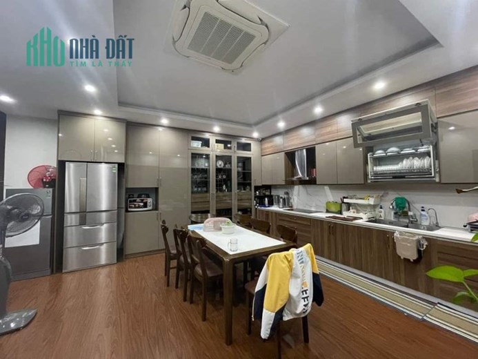 Mặt phố Nguyễn Văn Cừ, Hồng Tiến sầm uất gần BV Tâm Anh, MT rộng 7m, 72m2 chỉ 21.68 tỷ. 0989626116