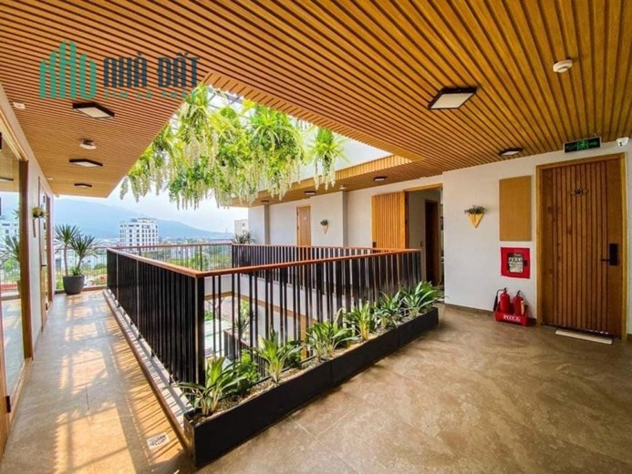 Tòa khách sạn 380m2 6 tầng 2,4 tỷ mỗi năm