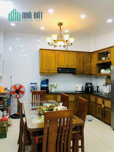 Chính chủ gửi bán nhà P5 Dương Quảng Hàm hẻm thông gần mt đg lớn
-- Diện tích : Ngang 4m dài 12m sổ