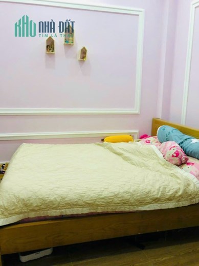 Chính chủ gửi bán nhà P5 Dương Quảng Hàm hẻm thông gần mt đg lớn
-- Diện tích : Ngang 4m dài 12m sổ