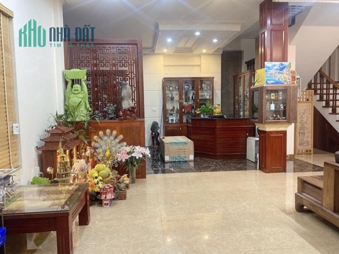 Cát Linh - Mặt phố kinh doanh- Ô TÔ - Vỉa hè- 120m giá chỉ 25 tỷ- mặt tiền khủng