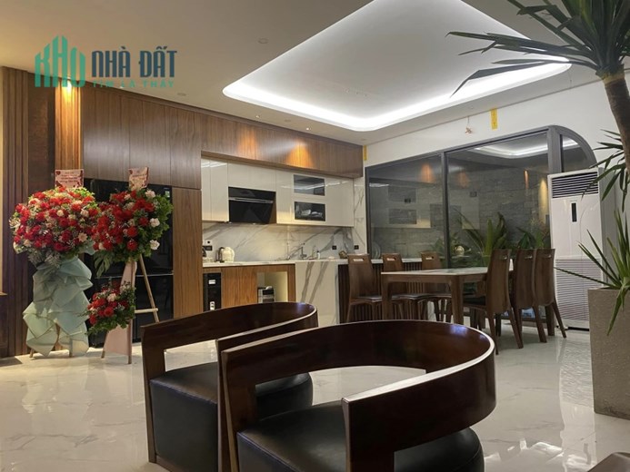 BÁN NHÀ MẶT PHỐ TRẦN BÌNH, KD SẦM UẤT. DT 82M2, GIÁ 17 TỶ. 0979400492