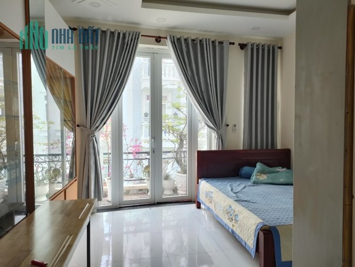 Bán Nhà Đường Hoàng Bật Đạt, 4,5x13,5m, 4,5 Tầng, Hẻm 6m