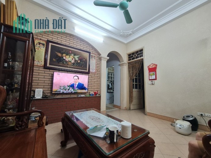 Bán nhà Mặt phố Nguyễn Ngọc Vũ 86m 4 tầng mặt tiền 8.5m ô tô tránh 15 tỷ lh 0975124520
