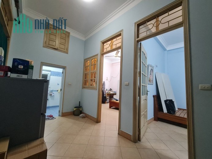 Bán nhà Mặt phố Nguyễn Ngọc Vũ 86m 4 tầng mặt tiền 8.5m ô tô tránh 15 tỷ lh 0975124520