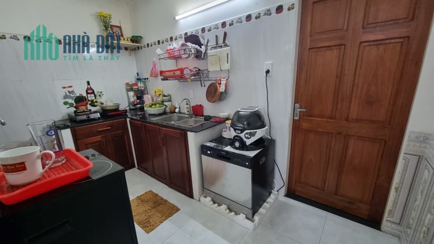 Bán căn nhà 2 mặt kiệt, mê lửng đúc và 3 phòng trọ thu nhập 4 triệu/tháng