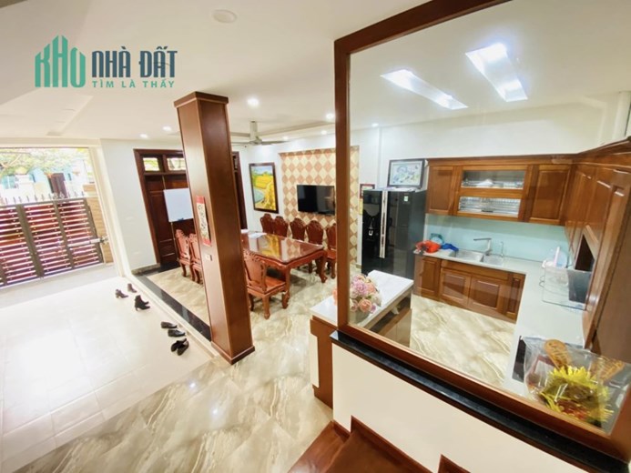 Bán nhà 98m2 phố Nghi Tàm, Tây Hồ Biệt thự Hưởng thụ 10m Ô tô tránh 11.8 Tỷ