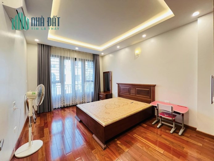 Bán nhà 97m2 phố Nghi Tàm, Tây Hồ Biệt thự Hưởng thụ 10m Ô tô tránh 11.7 Tỷ