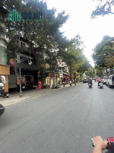 Bán gấp nhà Mặt phố Bà Triệu giá 26.5 tỷ - dt 45mx4T, Lô góc, đầu tư tốt
