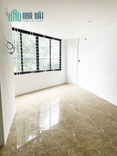 Gia đình cần bán nhà gấp Mặt Phố Yên Hoa giá 13 tỷ, 35mx4 tầng, KD đông đúc