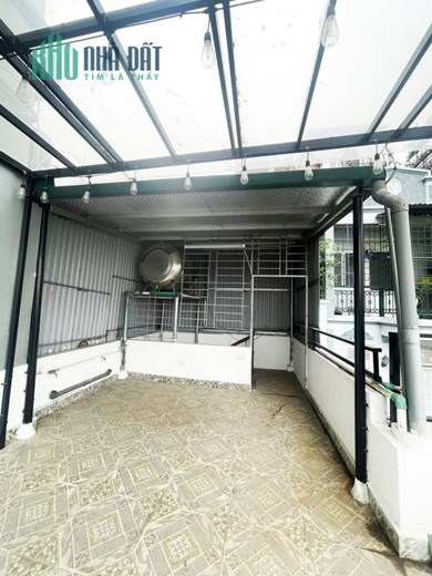 Gia đình cần bán nhà gấp Mặt Phố Yên Hoa giá 13 tỷ, 35mx4 tầng, KD đông đúc