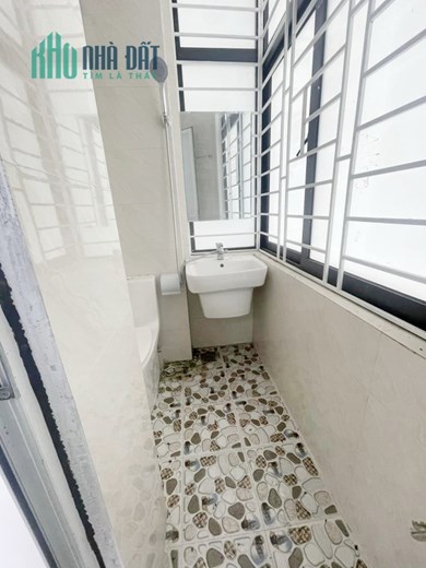 Gia đình cần bán nhà gấp Mặt Phố Yên Hoa giá 13 tỷ, 35mx4 tầng, KD đông đúc