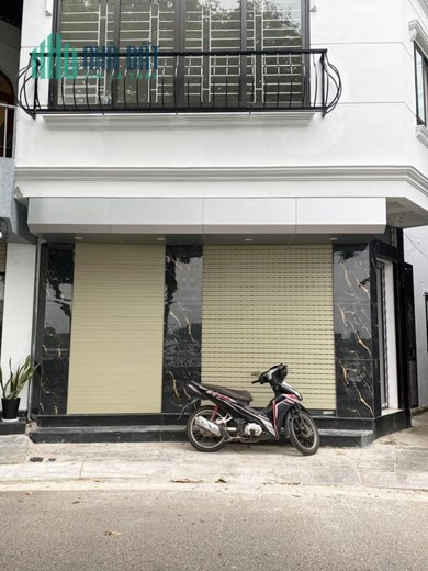 Gia đình cần bán nhà gấp Mặt Phố Yên Hoa giá 13 tỷ, 35mx4 tầng, KD đông đúc