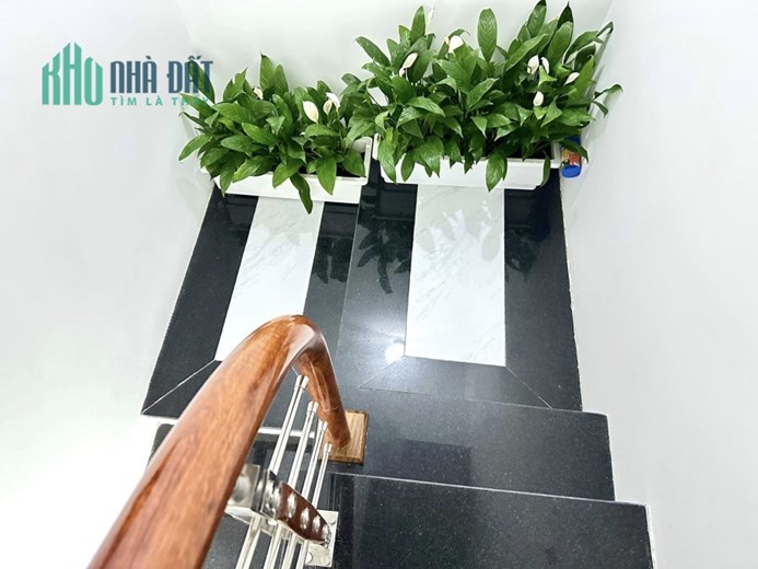 CẦN BÁN GẤP NHÀ HÀO NAM, 33M2, MT 3.4M, GẦN Ô TÔ,  NHỈNH 4 TỶ, 0382328365.
