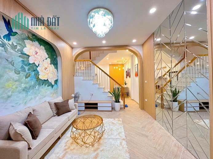 CẦN BÁN NHÀ PHỐ ĐÊ LA THÀNH , 44M2, MT 3.8M, 4 NGỦ, ĐỂ LẠI NỘI THẤT, NHỈNH 5 TỶ, 0382328365.
