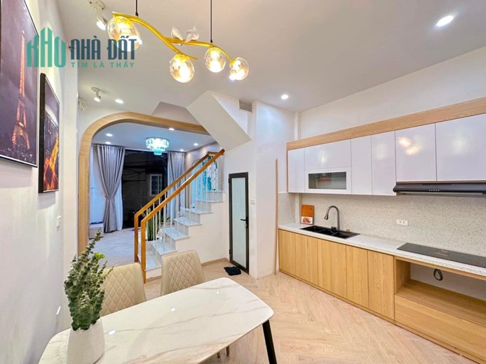 CẦN BÁN NHÀ PHỐ ĐÊ LA THÀNH , 44M2, MT 3.8M, 4 NGỦ, ĐỂ LẠI NỘI THẤT, NHỈNH 5 TỶ, 0382328365.