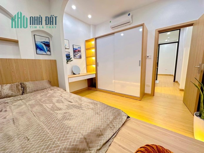 CẦN BÁN NHÀ PHỐ ĐÊ LA THÀNH , 44M2, MT 3.8M, 4 NGỦ, ĐỂ LẠI NỘI THẤT, NHỈNH 5 TỶ, 0382328365.