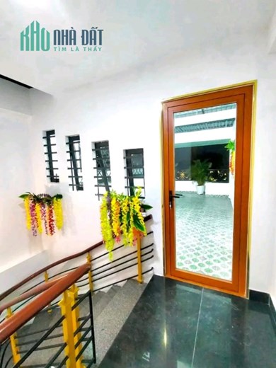Nhà mới, 3 phòng ngủ, sân thượng, HXH.