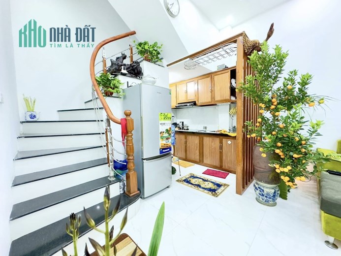 CẦN BÁN GẤP PHỐ TÔN ĐỨC THẮNG, 33m2, MT 3.4M, GẦN Ô TÔ, NHỈNH 4 TỶ , 0382328365.