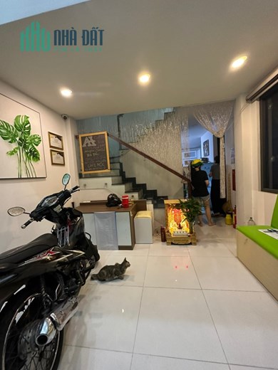 Cho thuê nhà Nguyên căn Mặt Tiền Huỳnh Văn Bánh P 11 Q Phú Nhuận 6x13 1 Trệt 1 Lầu