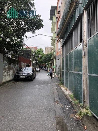 Bán đất Thạch Bàn, gần phố, ô tô, 50 m2, MT 4,5 m, chỉ 4,5 tỷ.