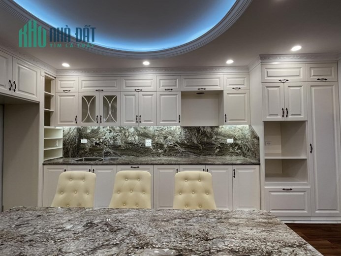 Tin được không  Xuân Thủy 48m2 X 5T full nội thất, thang máy 6.2 TỶ.