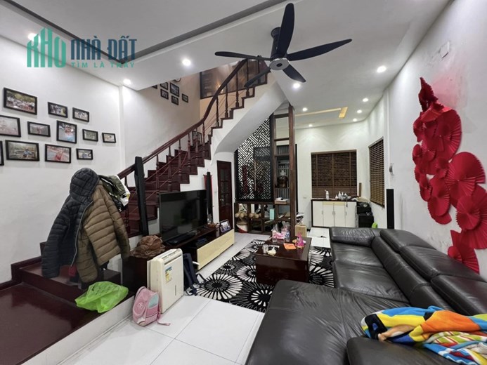 BÁN NHÀ KIM MÃ 32M2 5 TẦNG NHÀ MỚI- 3 NGỦ, NGÕ BA GÁC- 3,85 TỶ