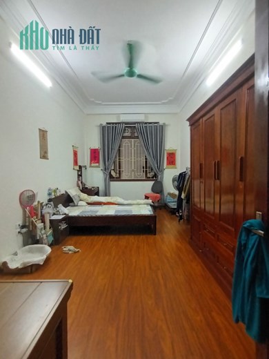 BÁN NHÀ KIM MÃ 32M2 5 TẦNG NHÀ MỚI- 3 NGỦ, NGÕ BA GÁC- 3,85 TỶ