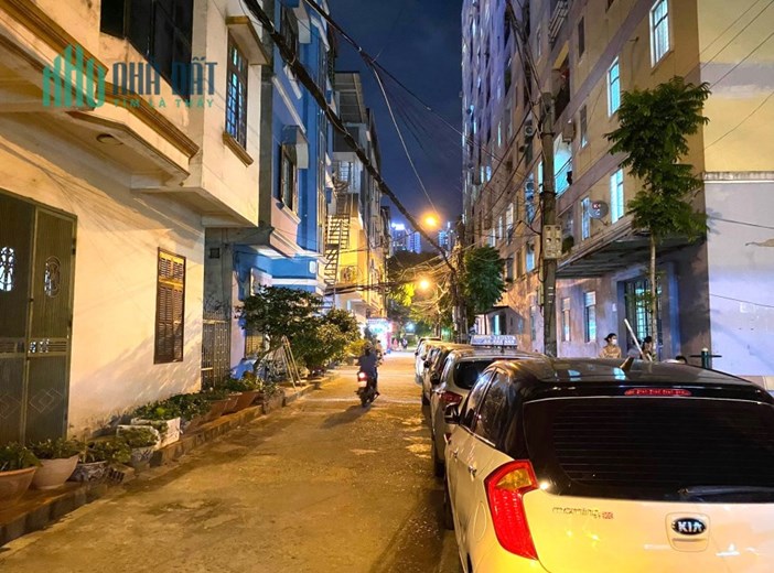 Bán nhà CẦU GIẤY, 80m, MT 11m, nhỉnh 17 tỷ, Phân lô, KD, ô tô tránh, ở ngay
