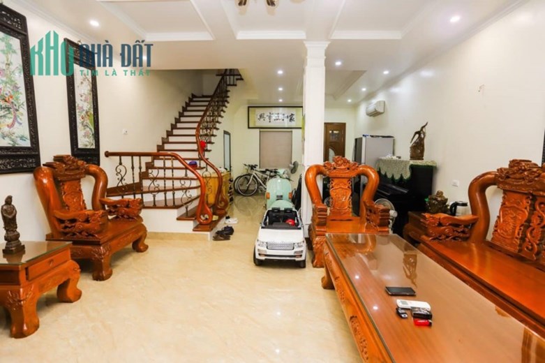 Bán nhà CẦU GIẤY, 80m, MT 11m, nhỉnh 17 tỷ, Phân lô, KD, ô tô tránh, ở ngay