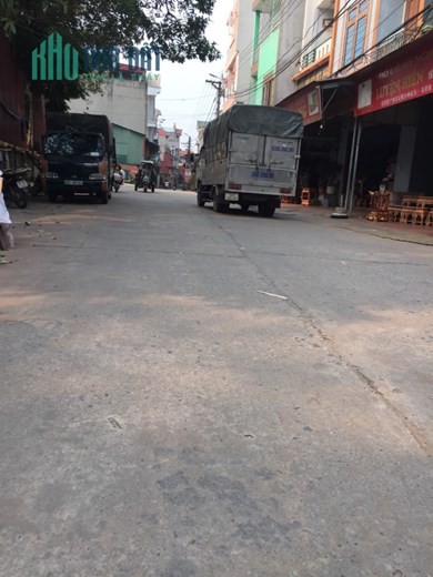 BUÔN BÁN SẦM UẤT TẤP NẬP NGÀY ĐÊM MÀ 
GIÁ CHỈ TRÊN 1 tỷ 

Diện tích 60 m mặt tiền 5 m đường