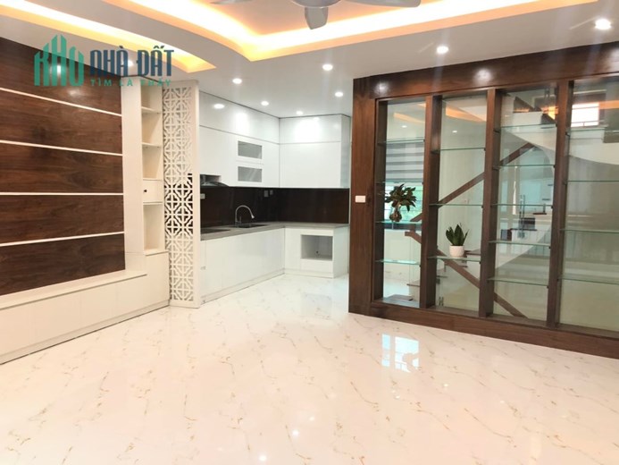 Xuân La ngõ 77 nhà đẹp dân xây dựng 5 tầng 6 nơi ngủ 50m2 6.2 tỷ