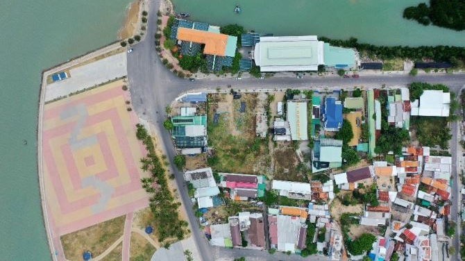 Đất MT Trần Hưng Đạo đối diện quảngtrường Vạn Ninh