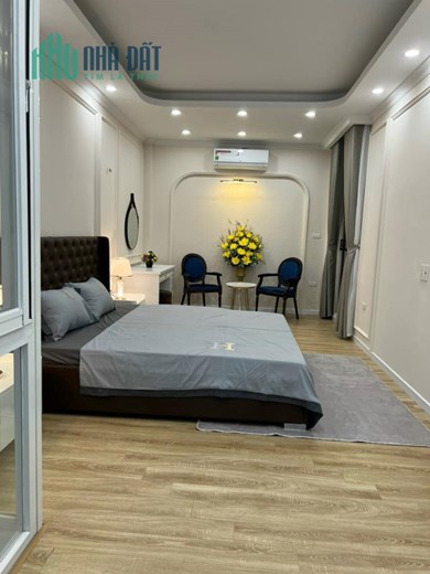 Bán nhà phố Yên Hòa, Cầu Giấy, 40m2, 5 tầng, tặng full nội thất, giá 5 tỷ.