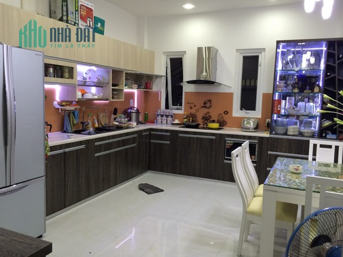 TẶNG HẾT NỘI THẤT - HẺM NHỰA XE HƠI TRÁNH THÔNG TỨ HƯỚNG.