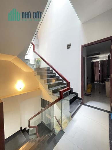 Bán Gấp Mặt Tiền 4 Tầng, Gần 90m2, Sát AEON  Tân Phú,