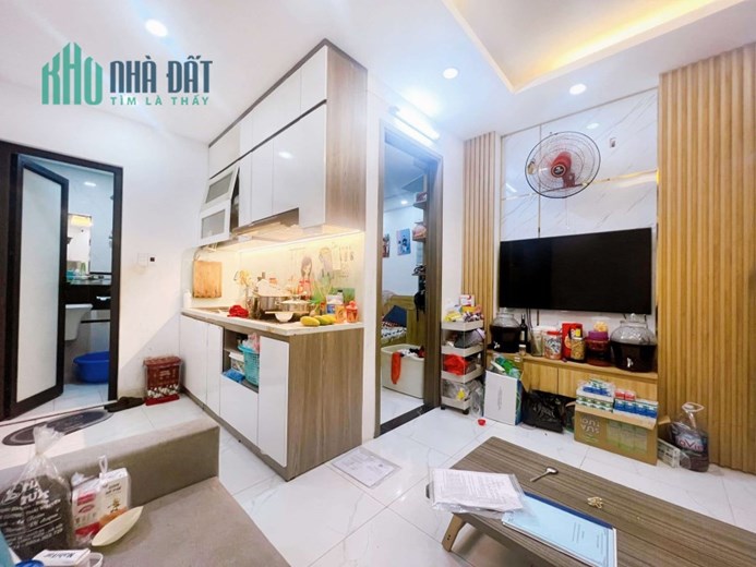 Hiếm, cực rẻ căn hộ chung cư Nguyễn Văn Cừ, tặng nội thất, ô tô đỗ, thang máy, 50m, 1 tỷ 3